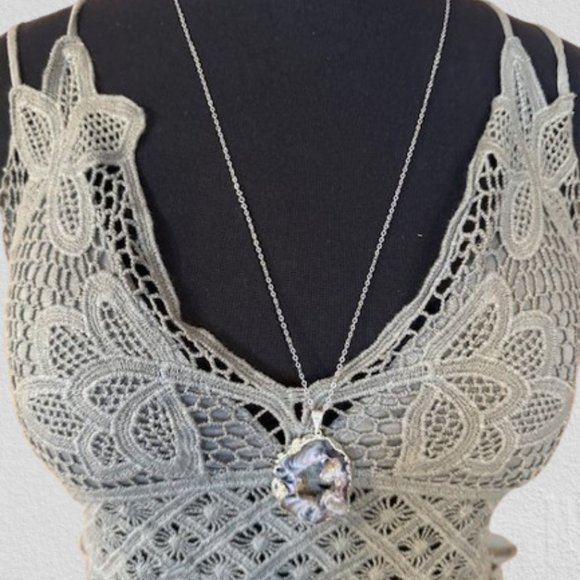 Grey Druzy Pendant Necklace - Picture 4 of 9